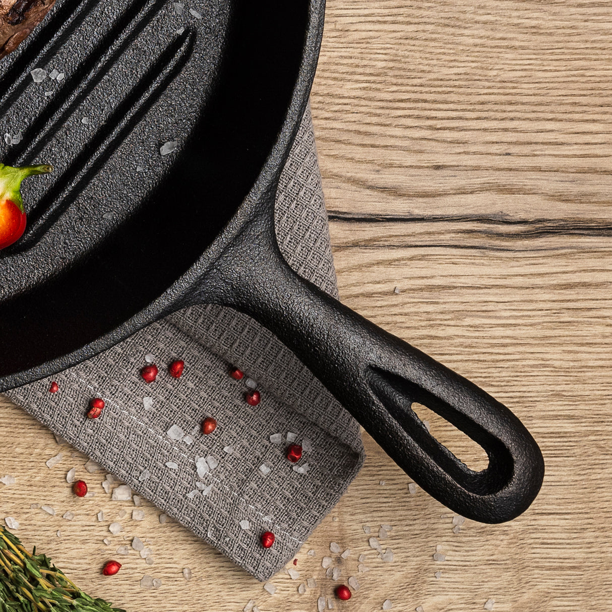 Pre-Seasoned Cast Iron Griddle Pan, 28cm