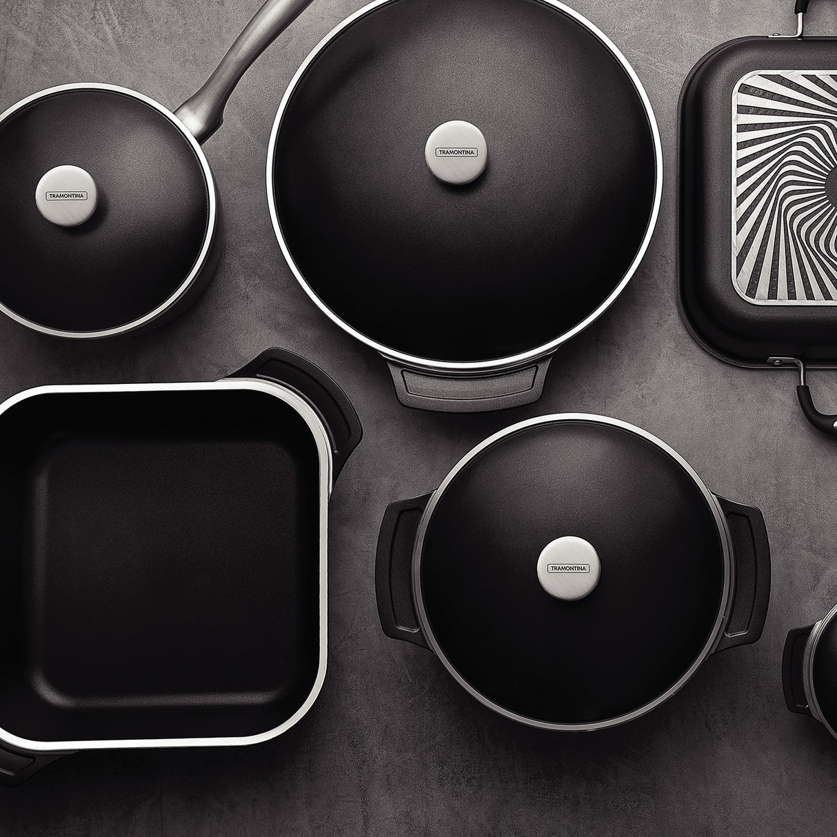 Lyon Black Sauce Pan, 20cm, 2.8L